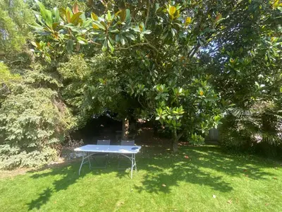Jardin de l'établissement Villa avec jardin et piscine 3 minutes de la Rochelle