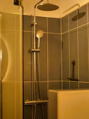 Salle de bains dans l'établissement Studio moderne Futuroscope - Clim & Grande Douche