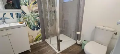 Salle de bains dans l'établissement Le Mezzo - Parking gratuit - 10min Poitiers Centre, CREPS, chantier SNCF - 5min Vouneuil-sous-Biard - Proche Domaine des Piliers
