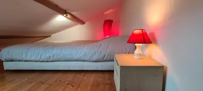 Un ou plusieurs lits dans un hébergement de l'établissement Le Mezzo - Parking gratuit - 10min Poitiers Centre, CREPS, chantier SNCF - 5min Vouneuil-sous-Biard - Proche Domaine des Piliers