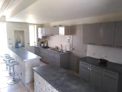 Cuisine ou kitchenette dans l'établissement La Chaume Gite Le Roseau Étoilé