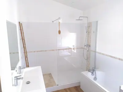 Salle de bains dans l'établissement La Chaume Gite Le Roseau Étoilé