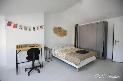 Un ou plusieurs lits dans un hébergement de l'établissement Nest - Maison Rénovée, Parking gratuit, Fibre