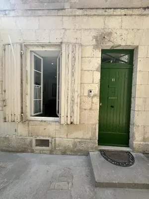 Façade ou entrée de l'établissement La cour des anglais, centre ville, LR106