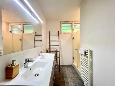 Salle de bains dans l'établissement Le Printanier, T3 avec suite parental avec balcon
