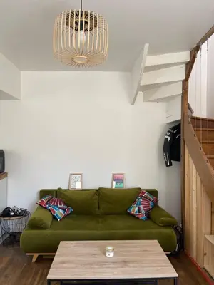 Coin salon dans l'établissement Maison avec terrasse et jardin