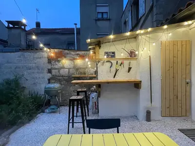 Plan de l'établissement Maison avec terrasse et jardin