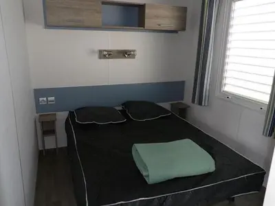Un ou plusieurs lits dans un hébergement de l'établissement Mobil Home avec Terrasse pour 6 personnes - API-1-52-381