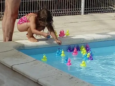 Piscine de l'établissement Mobil home confortable avec terrasse - API-1-52-727 ou située à proximité
