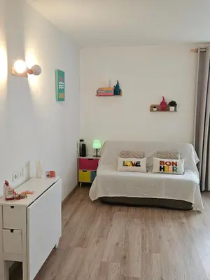 Un ou plusieurs lits dans un hébergement de l'établissement appartement à côté du futuroscope,avec wifi