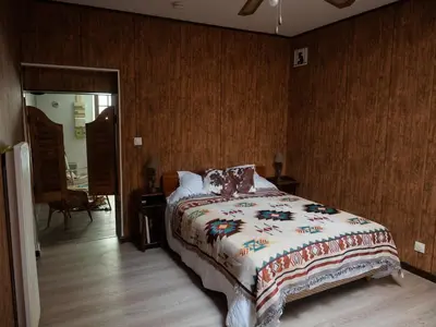 Un ou plusieurs lits dans un hébergement de l'établissement Appartement Le Saloon - détente & BD