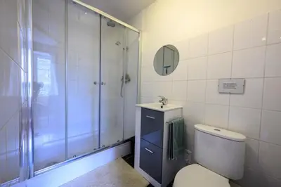 Salle de bains dans l'établissement Les Jonquilles