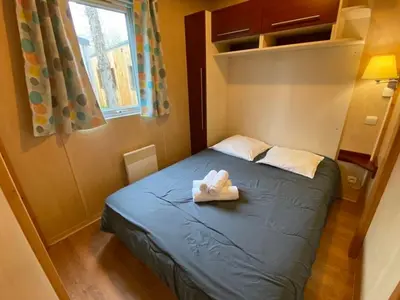 Un ou plusieurs lits dans un hébergement de l'établissement Chalet 48m² avec Terrasse à Coulon pour 7 personnes - API-1-52-632