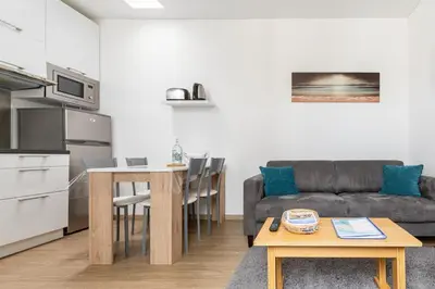 Cuisine ou kitchenette dans l'établissement Petite maison CHATELNANON à 250 mètres de la mer