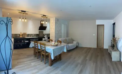 Cuisine ou kitchenette dans l'établissement Longère typique charentaise