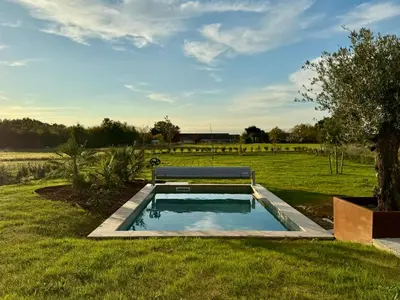 Piscine de l'établissement Le Logis du Chêne ou située à proximité