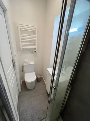 Salle de bains dans l'établissement T2 cozy - clim et parking gratuit - Abbaye aux Dames