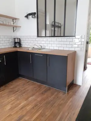Cuisine ou kitchenette dans l'établissement Charmante maison de ville avec le calme de la campagne