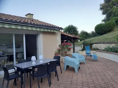 Jardin de l'établissement Détente au bord de la rivière
