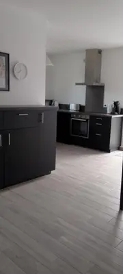 Cuisine ou kitchenette dans l'établissement Chambre avec salle de bain et WC privés