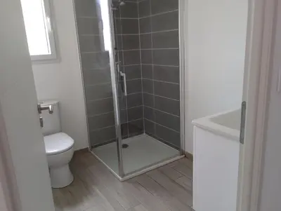 Salle de bains dans l'établissement Chambre avec salle de bain et WC privés