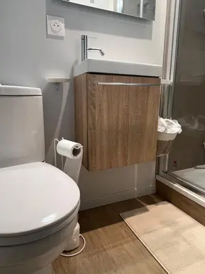 Salle de bains dans l'établissement Le Jardin Royal