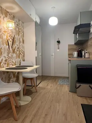 Cuisine ou kitchenette dans l'établissement Le Jardin Royal