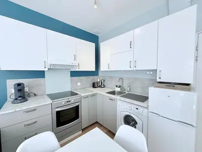 Cuisine ou kitchenette dans l'établissement 1763 - Le Blue Pêche