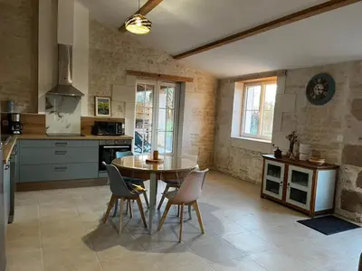Cuisine ou kitchenette dans l'établissement Gîte Le Ptit Poirier