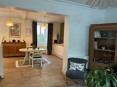 Coin salon dans l'établissement Les Saules