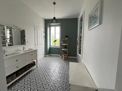 Salle de bains dans l'établissement Les Saules