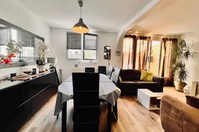 Coin salon dans l'établissement Spacious house in La Rochelle near the beaches