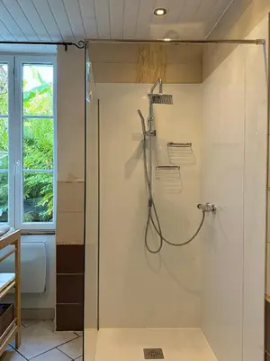 Salle de bains dans l'établissement Gîte la Charentaise