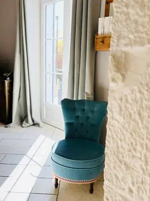 Coin salon dans l'établissement Gîte la Charentaise