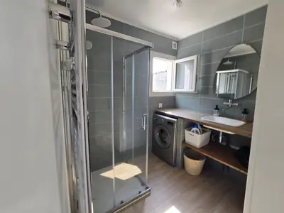 Salle de bains dans l'établissement Maisonnette près de la plage