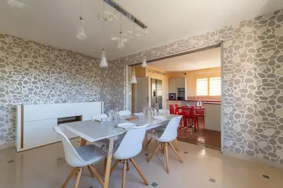 Cuisine ou kitchenette dans l'établissement La Jolie Niortaise - Avec piscine