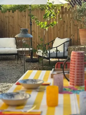 Terrasse ou espace extérieur de l'établissement Le Cottage des Compagnons - Superbe gite atypique