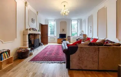 Coin salon dans l'établissement Awesome Home In Saint-Simon With Wifi