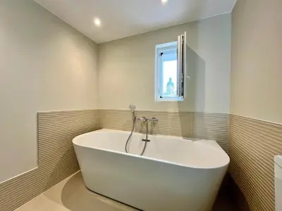 Salle de bains dans l'établissement Magnifique Vue Vieux Port et Tours de La Rochelle - Appartement 120m2 - Les Suites du Trente