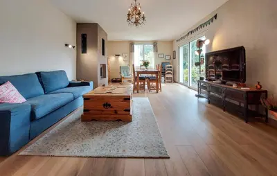 Coin salon dans l'établissement 3 Bedroom Gorgeous Apartment In Confolens