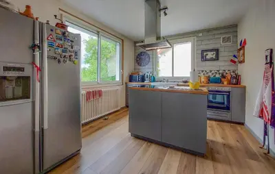 Cuisine ou kitchenette dans l'établissement 3 Bedroom Gorgeous Apartment In Confolens