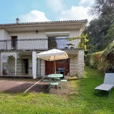 3 Bedroom Gorgeous Apartment In Confolens