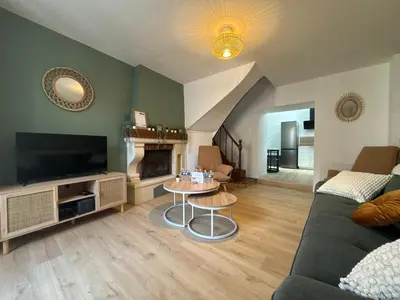 Télévision ou salle de divertissement dans l'établissement La Maison D'isaure 6 personnes Parthenay centre