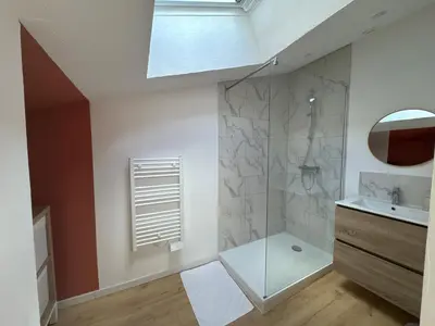 Salle de bains dans l'établissement La Maison D'isaure 6 personnes Parthenay centre