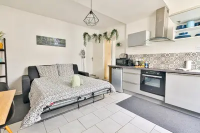 Cuisine ou kitchenette dans l'établissement Le Solençon de 1 à 4 personne Hypercentre
