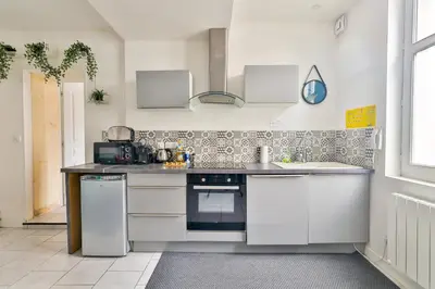 Cuisine ou kitchenette dans l'établissement Le Solençon de 1 à 4 personne Hypercentre