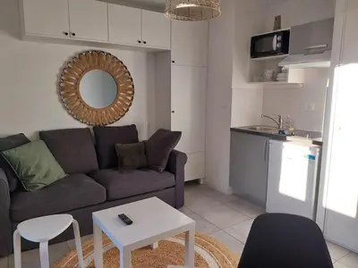 Cuisine ou kitchenette dans l'établissement Studio cosy et sa terrasse