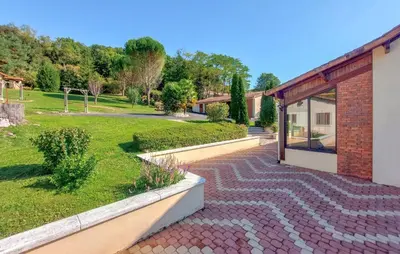 Jardin de l'établissement Lovely Home In Nanteuil-En-Vallée With Wifi