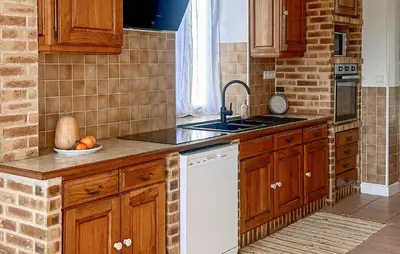 Cuisine ou kitchenette dans l'établissement Lovely Home In Nanteuil-En-Vallée With Wifi