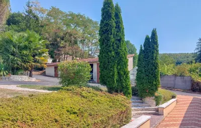 Jardin de l'établissement Pet Friendly Home In Nanteuil-En-Vallée With Wifi